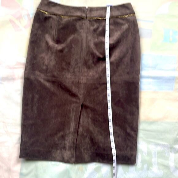 Calvin Klein Faux Suede Zipper Detail Pencil Skirt Brown Sz 4 Gold Zipper Detail - Picture 5 of 8